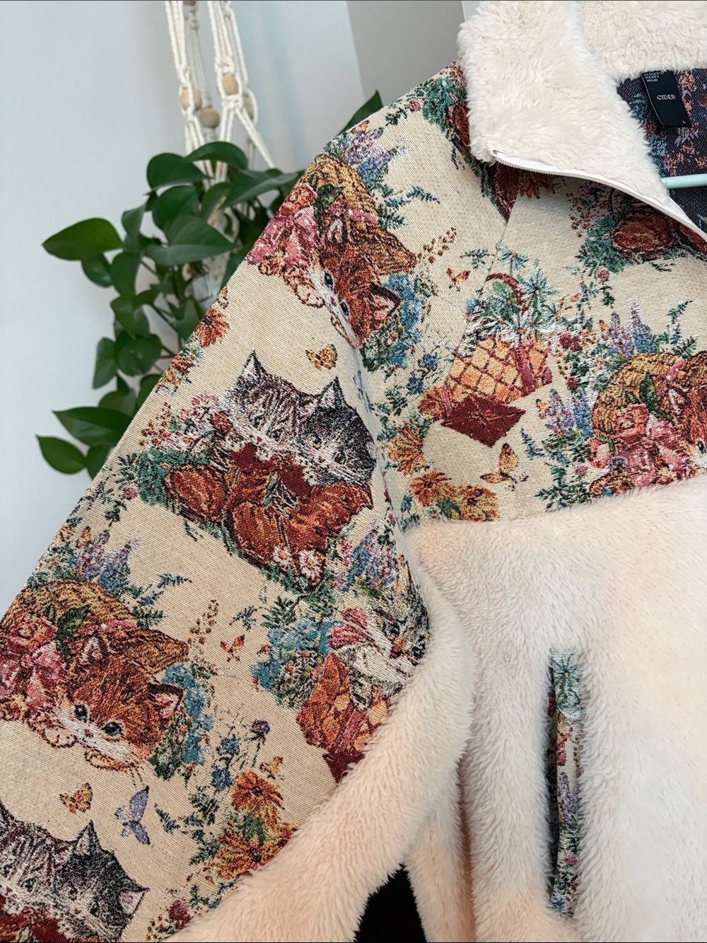 CIDER fleece collar floral cat sweatshirt 🐈 🐈‍⬛ 🐈 🐈‍⬛ 🐈 🐈‍⬛ 🐈 🐈‍⬛ - Picture 3 of 10